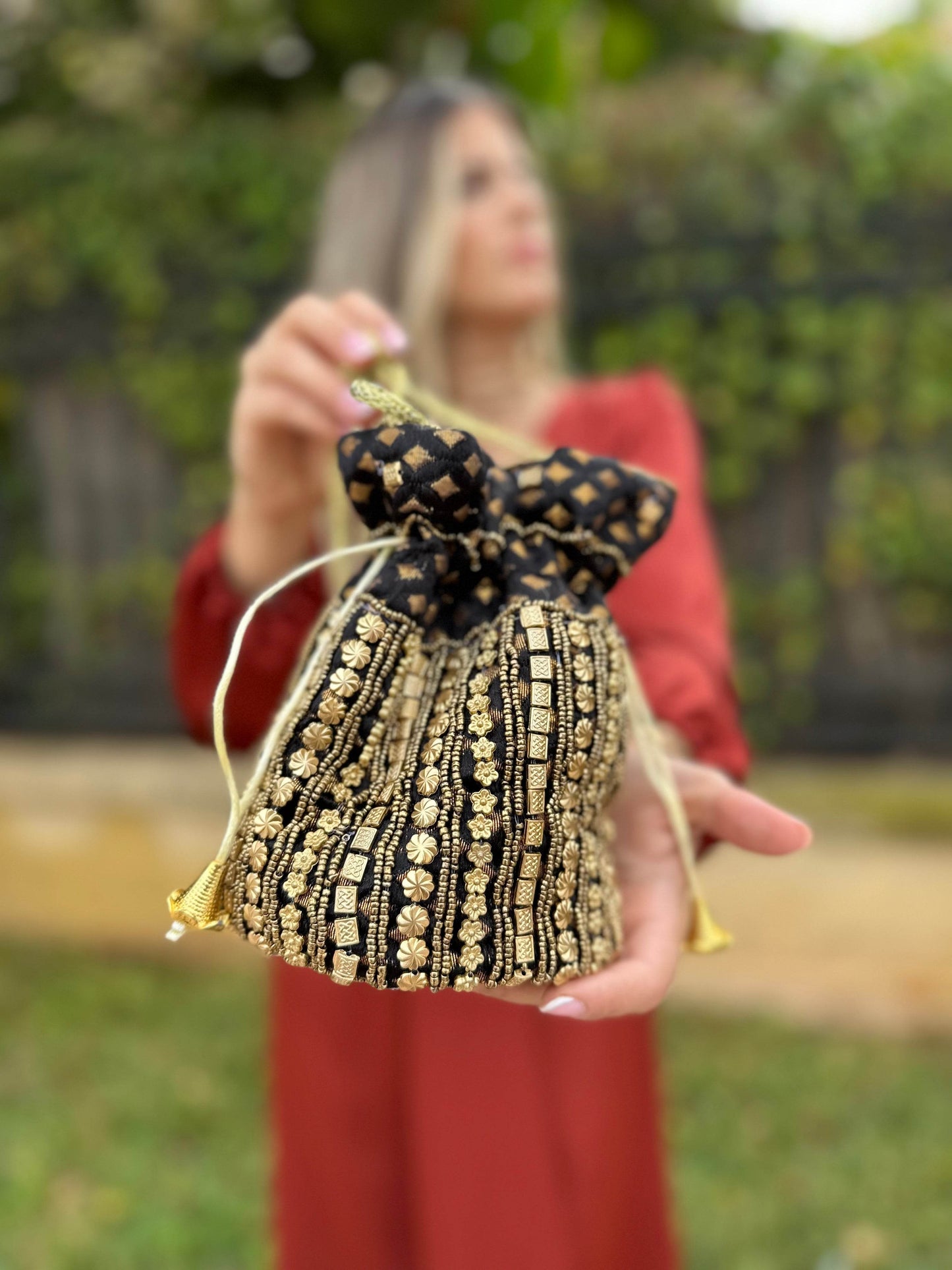 BOMBONERA DORADO/NEGRO - hemeloshop